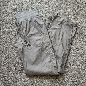 Lululemon Dance Studio Mid Rise Pant Womens Sz 8 beige. In great condition